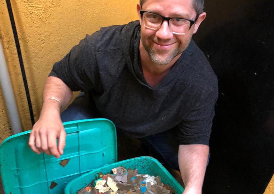 Urban Composting: Making A Red Wriggler Worm Compost Bin